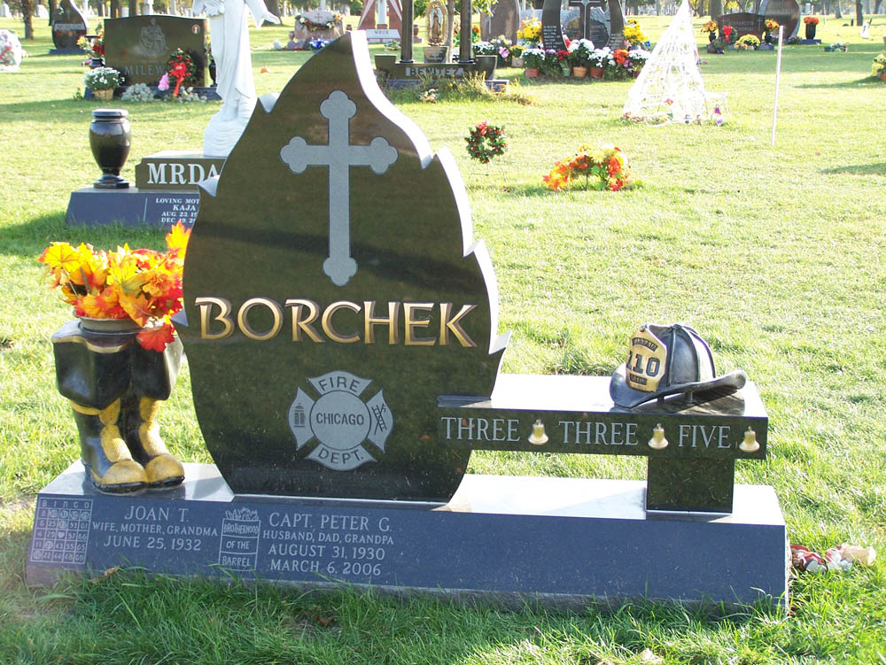Family monument in black granite with bronze letters and an integrated bench